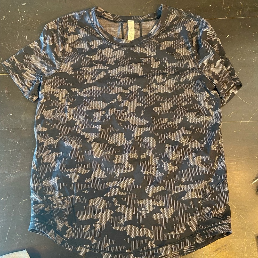 Lulu lemon black camo shirt size 4